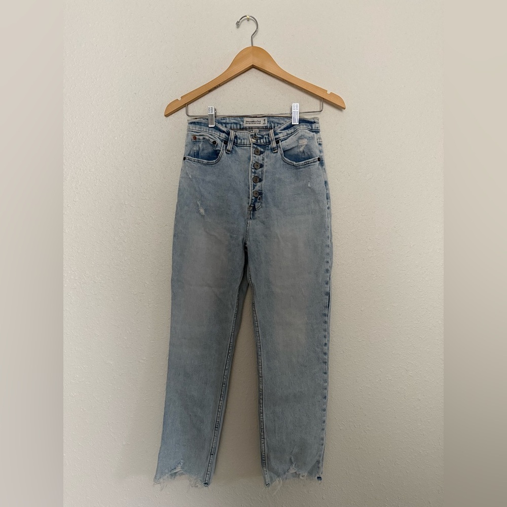 A&F Ultra High Rise Ankle Straight Leg Stretch Light Wash Jeans Women’s Size 26 - Picture 3 of 9
